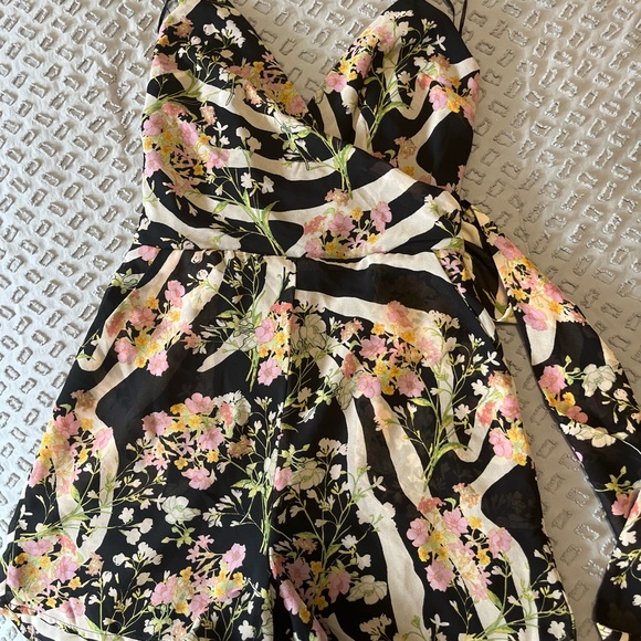 Printed romper with adjustable straps - Picture 7 of 7